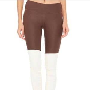 ALO Goddess Leggings mink and white